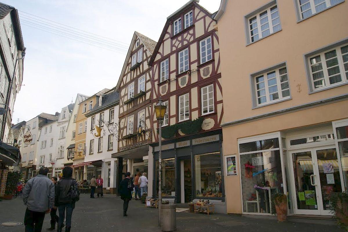 Ferienwohnung DASBACH 4-Bett-Wohnung im 2. OG Ferienwohnung DASBACH 4-Bett-Wohnung im 2. OG